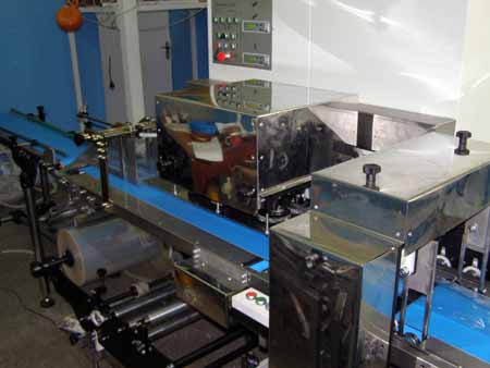 Горизонтальные Упаковочные Машины - Горизонтальный Упаковочный Автомат Flow-Pack RIF-G500 (общий вид слева)